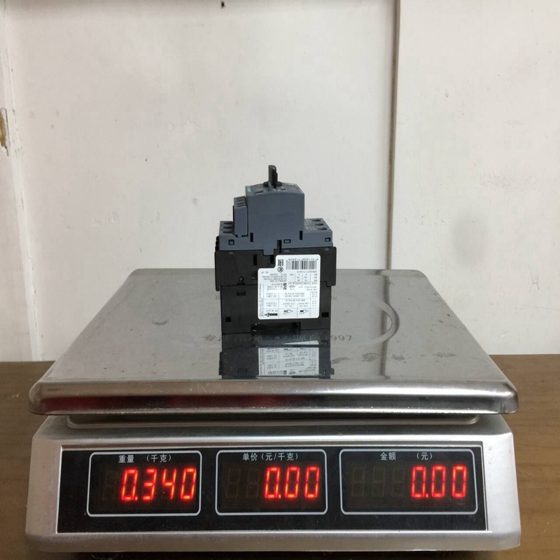 3RV2011-1GA10 SIEMENS (1)