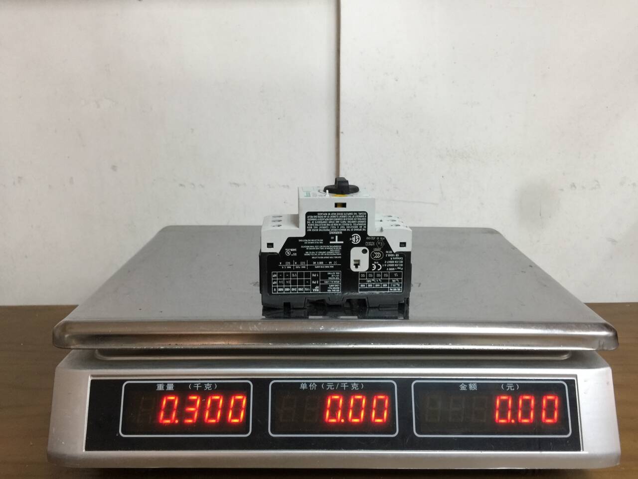 schneider PKZM0-1.6 (1)