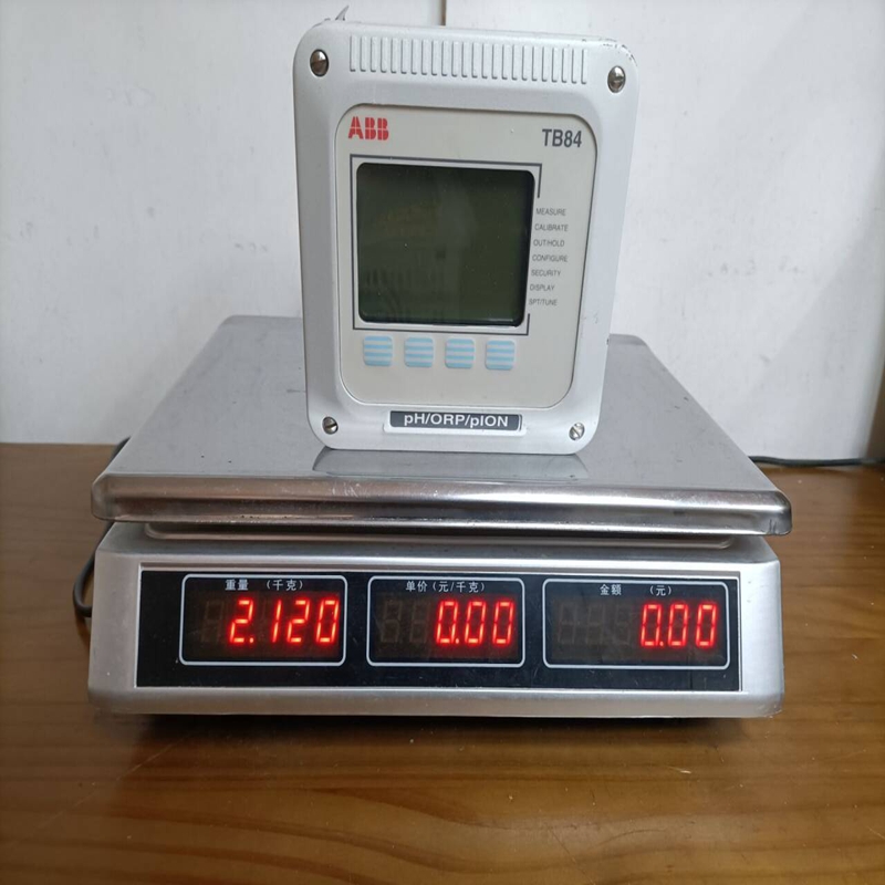 TB84PH-2000112 AC110V ABB (1)