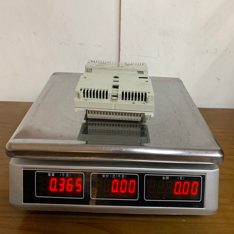 Schneider 170ADI35000 (2)