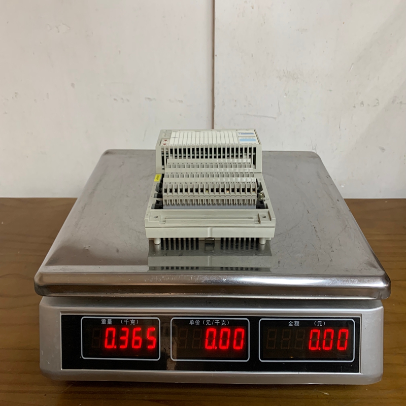 Schneider 170ADI35000 (1)