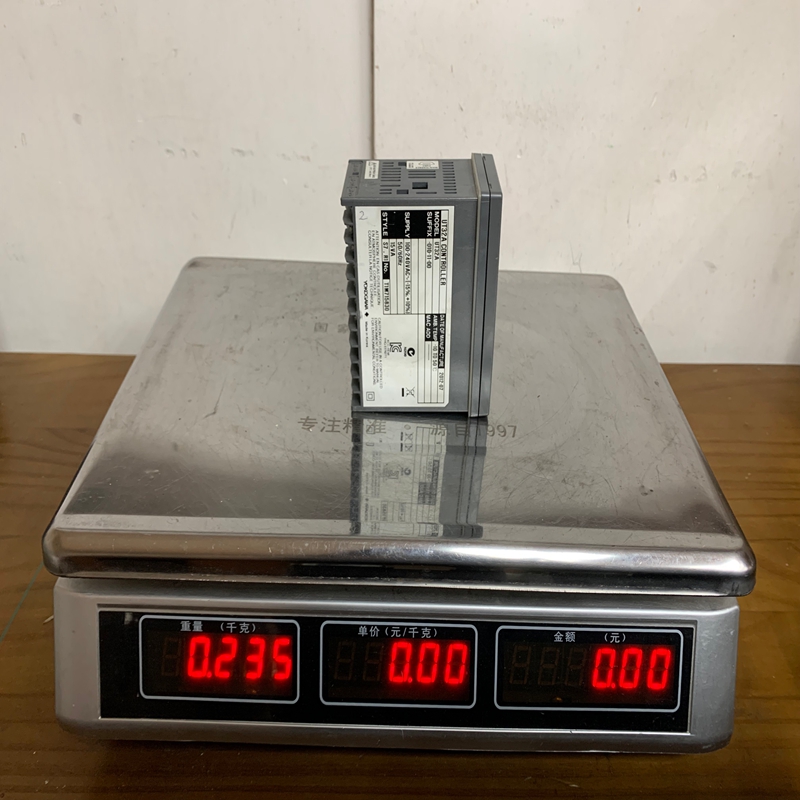 YOKOGAWA UT33A-D001000DC (3)