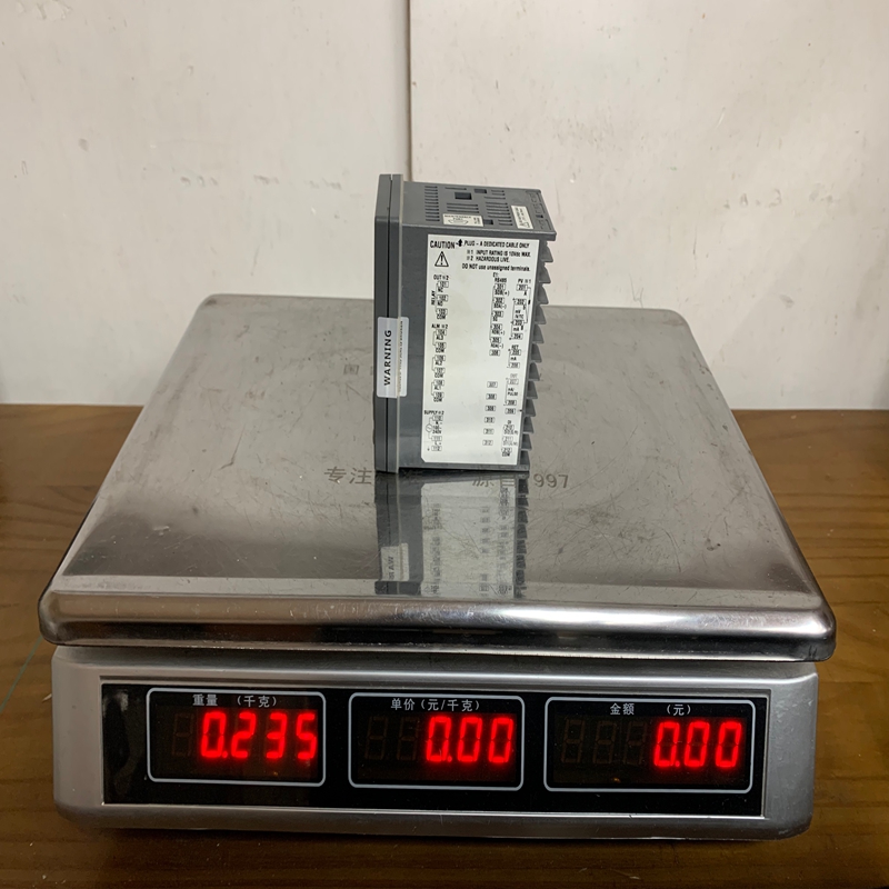 YOKOGAWA UT33A-D001000DC (2)