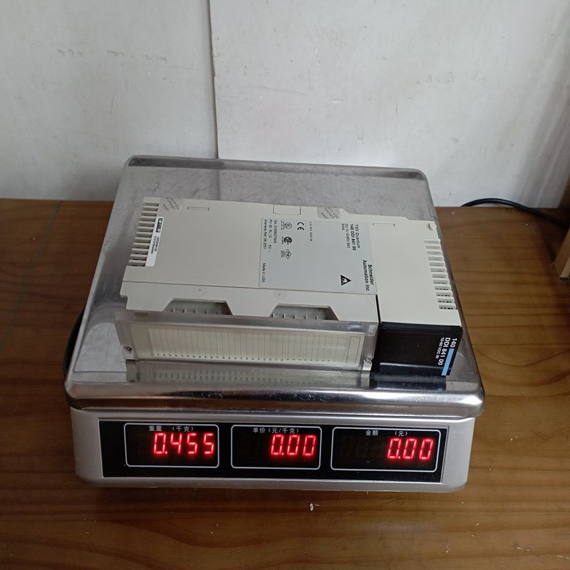 SCHNEIDER 140DDI84100 (1)