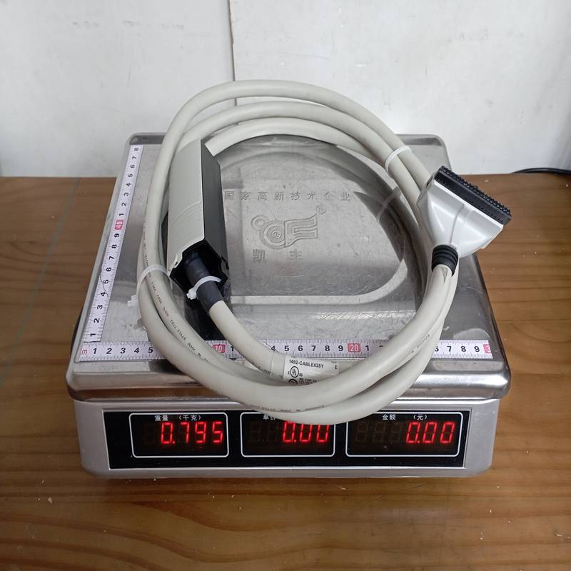 A-B 1492-CABLE025Y (2)