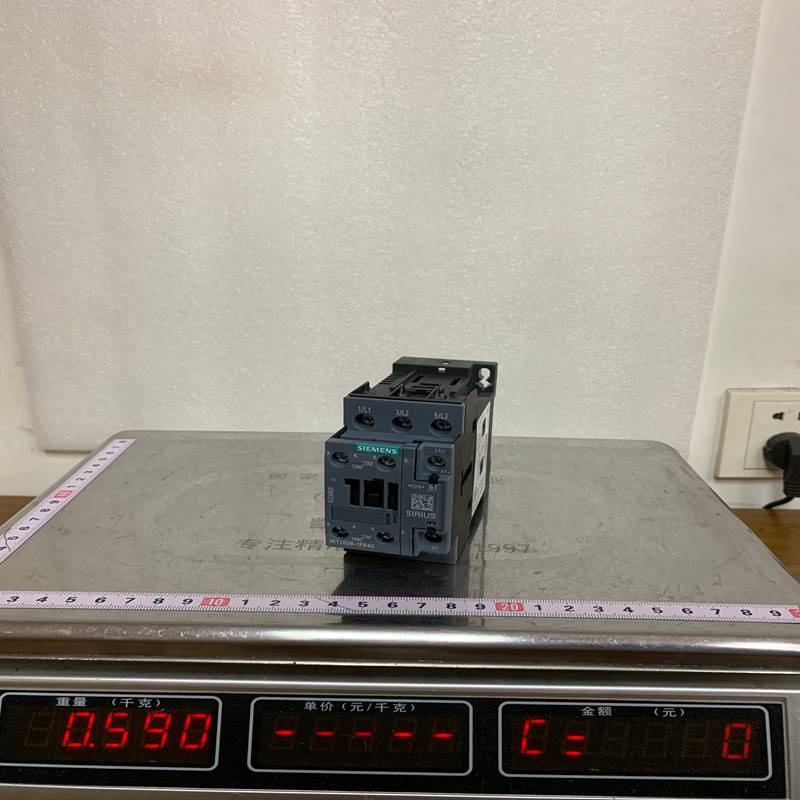 Siemens 3RT2028-1FB4 (1)