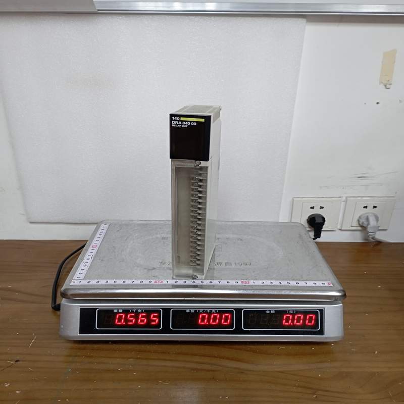 Schneider 140DRA84000 (3)