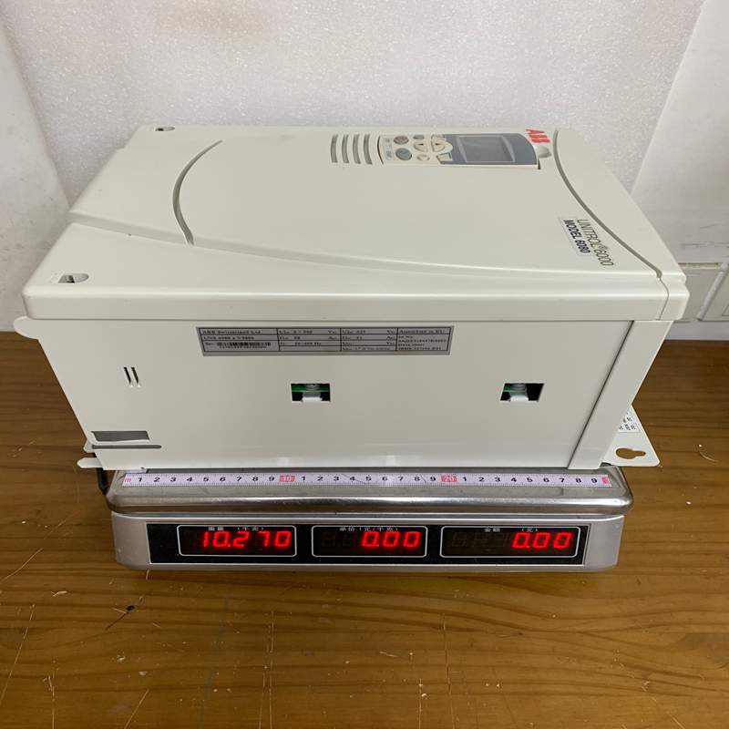ABB UNITROL 6000 (1)