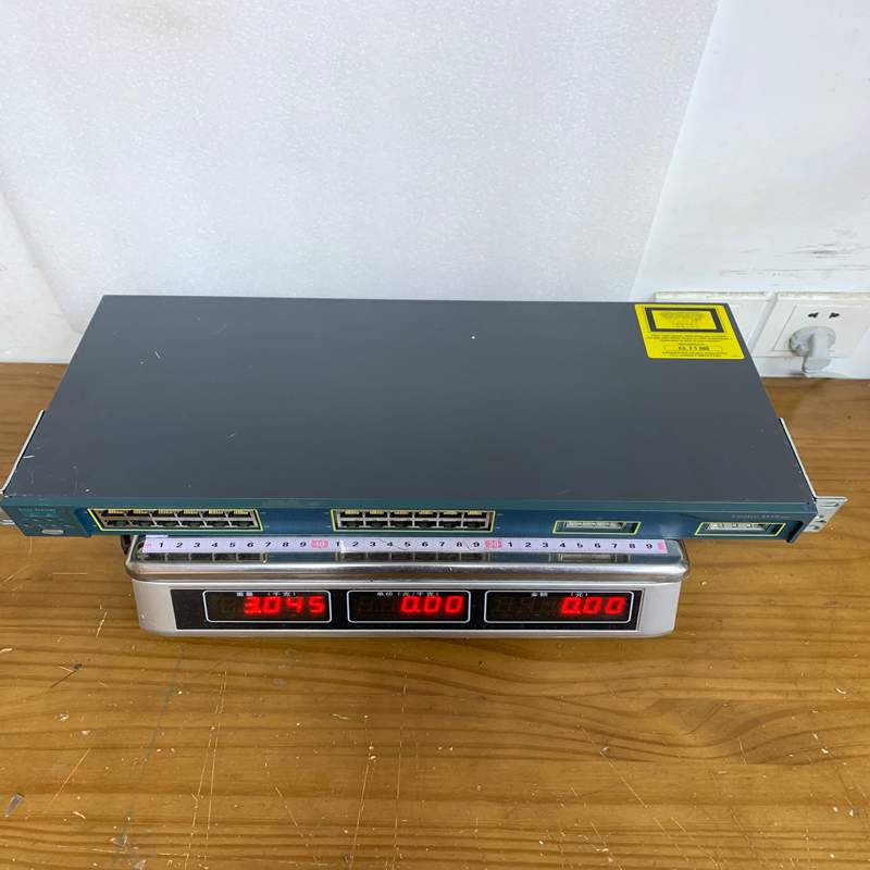 CISCO WS-C2950G-24-EI (3)
