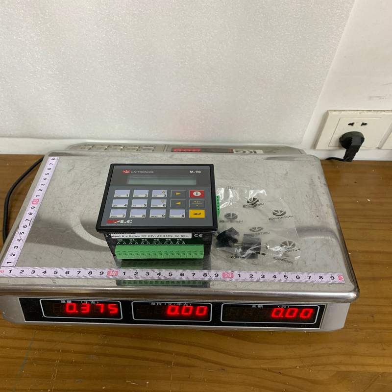 Unitronics M-90 (1)